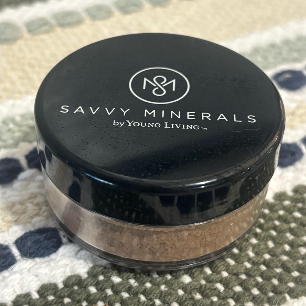 Savvy Minerals Loose Foundation Powder